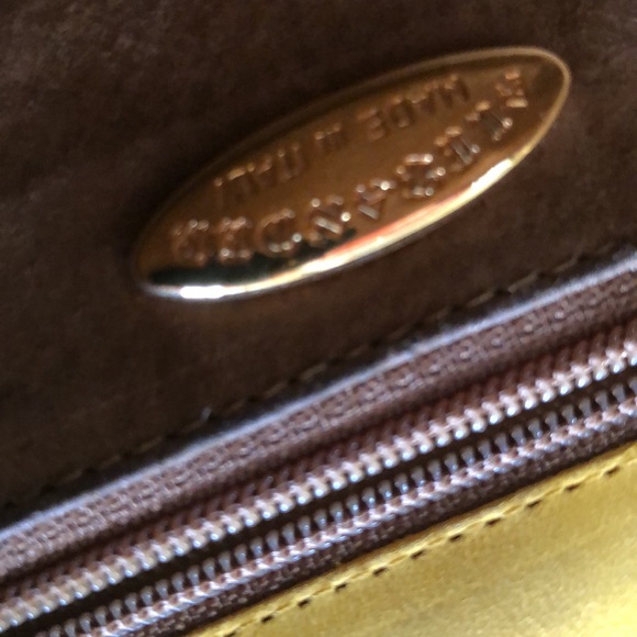 Croc embossed real leather crossbody bag - Picture 7 of 7